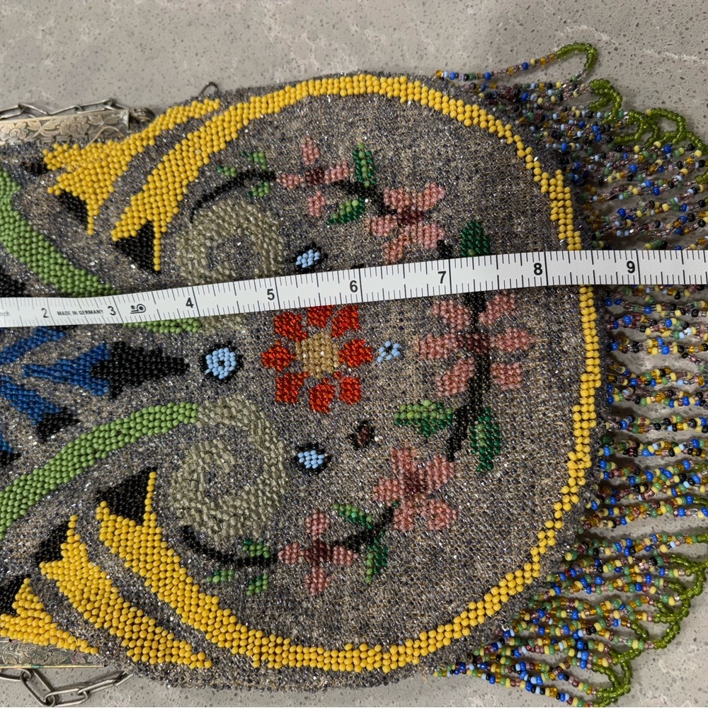 Vintage Beaded Art Deco 1920’s Clip Purse with Chain - Picture 9 of 15